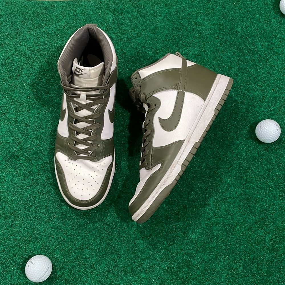 Mens used NIKE high top Dunk. Olive/White